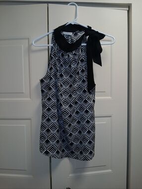 New York & Company Black and White Geometric Print Top